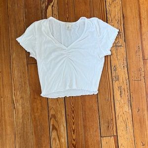 Low cut cropped tee